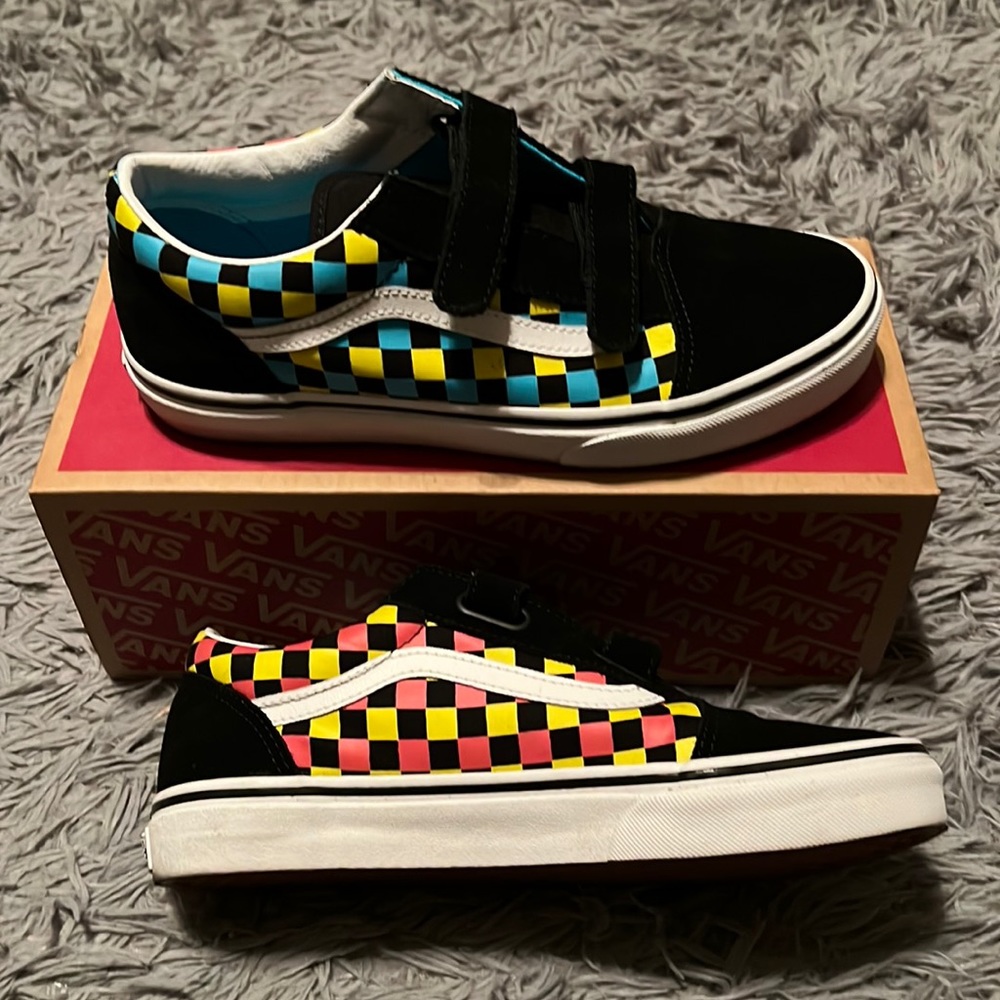 Glow in the dark- Old Skool Vans; Multicolor checkered